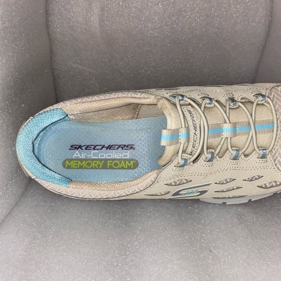 Skechers air cooled memory foam shoes - Picture 7 of 8